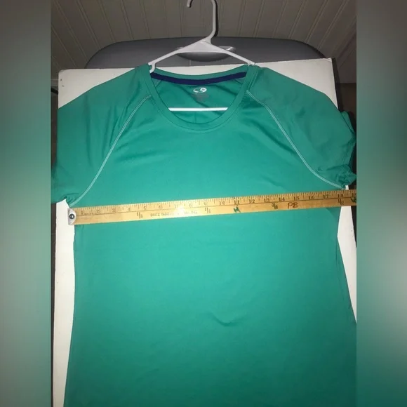 Champion semi-fitted shirt, size XL, like a teal with blue around in neckline. - Picture 5 of 5